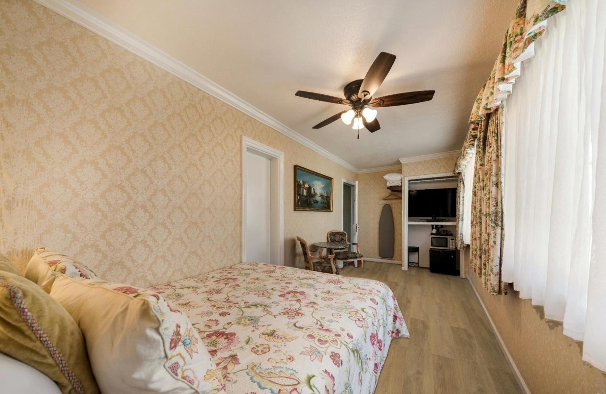 Carmel Inn & Suites Eksteriør billede