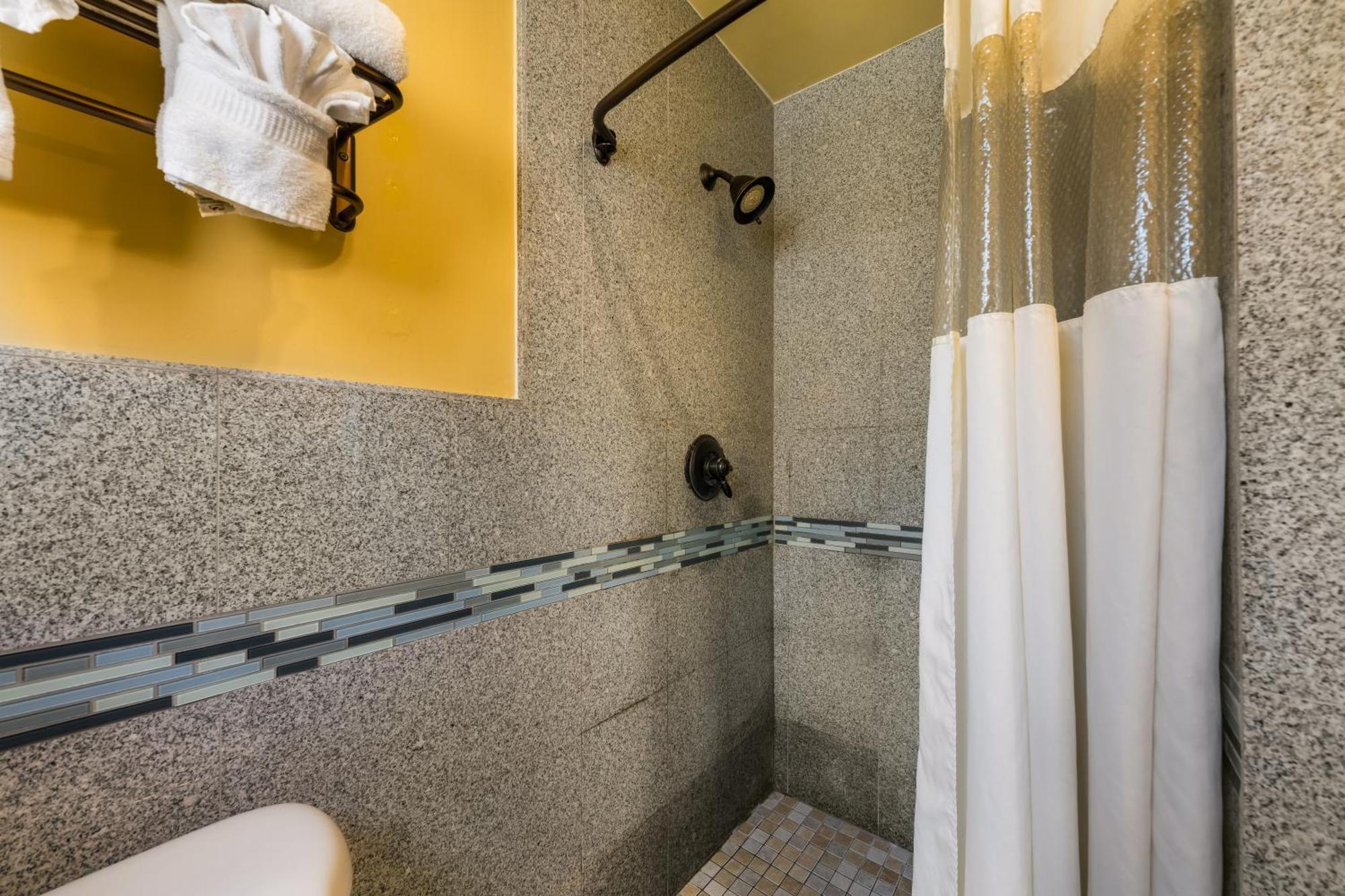 Carmel Inn & Suites Eksteriør billede